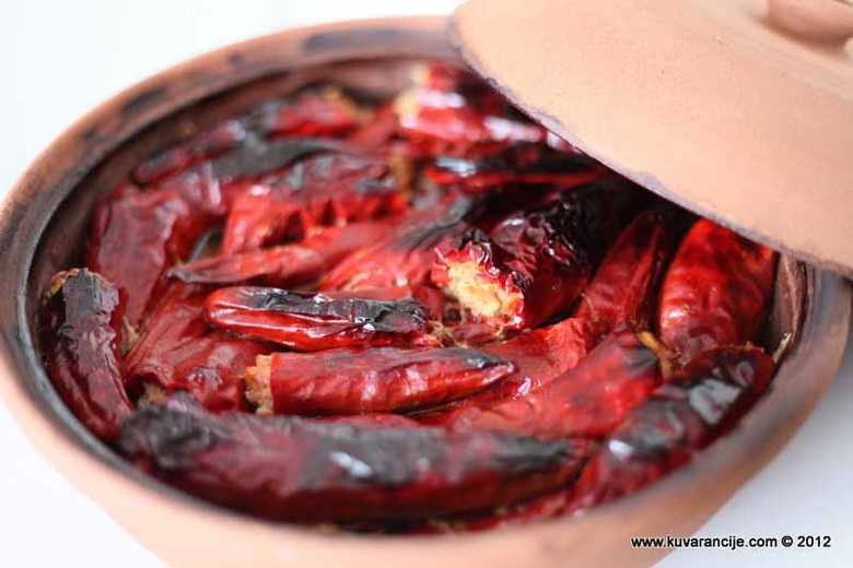 Punjena suva paprika